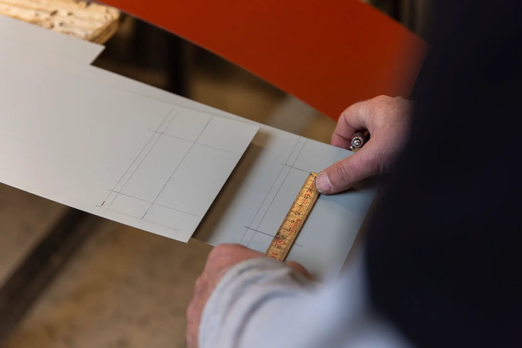 skräddarsydda plåtdetaljer där vi måttar